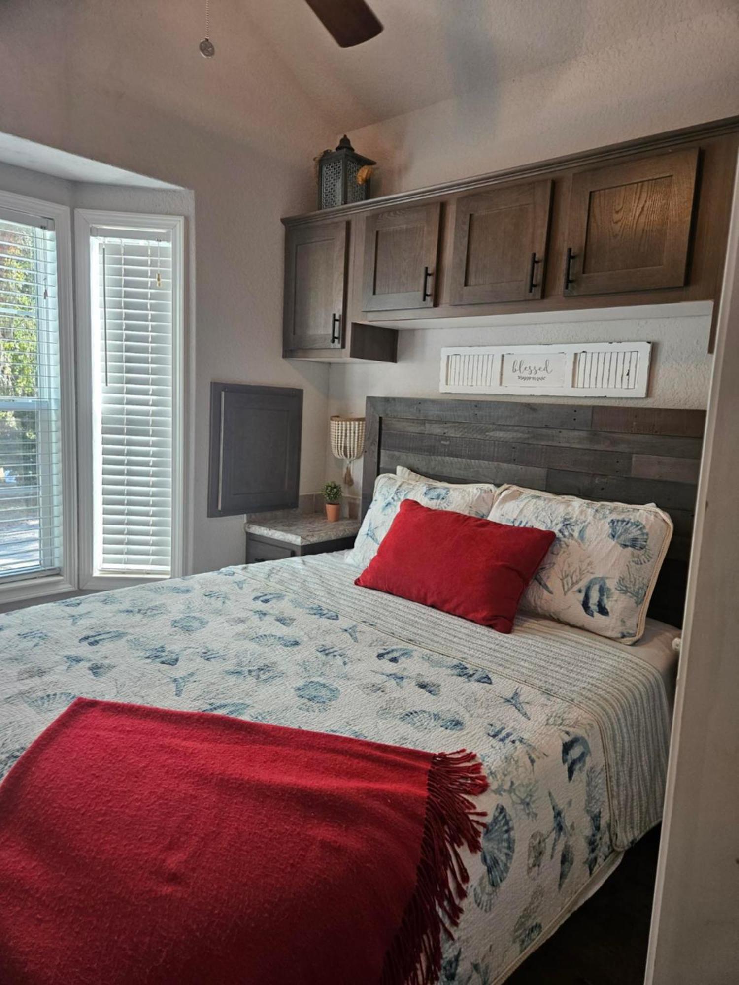 Отель Live Oak Landing Freeport Экстерьер фото