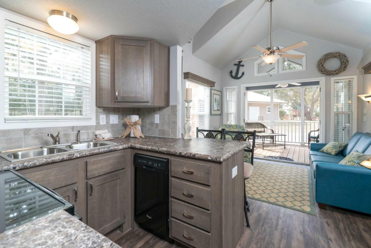 Отель Live Oak Landing Freeport Экстерьер фото